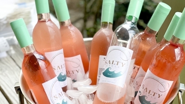 30A Mom and Entrepreneur Launches Beach-Safe Alternative To Glass Wine Bottles