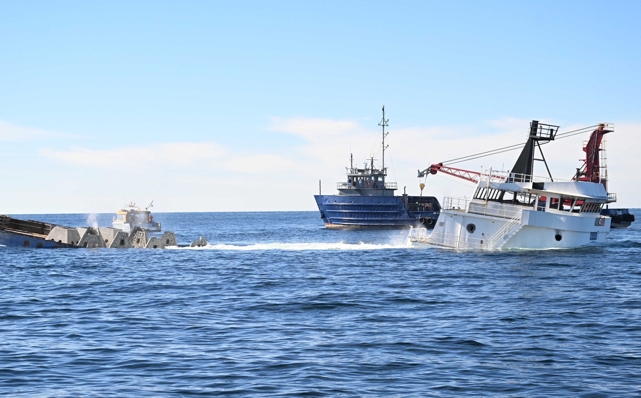 Large Research Vessel deployed as Artificial Reef