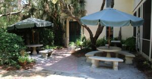 Hibiscus Guest House Backyard of Love